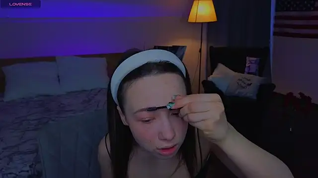 Hayle Hill online show from March 15, 2026, 2:06 am