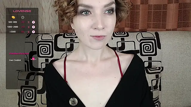 TinaWince online show from October 31, 2025, 4:24 am