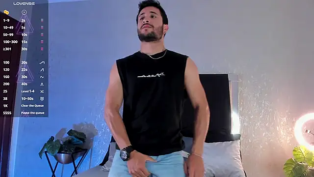 Snapshot of Valentinoford chatting on December 9, 2024, 5:40 am Valentinoford online show from December 9, 2024, 5:40 am