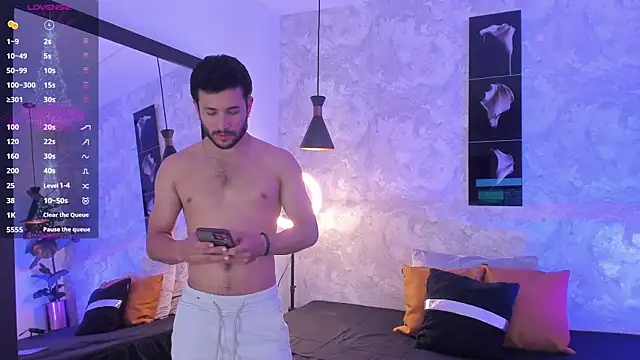 Snapshot of Valentinoford chatting on December 19, 2024, 6:45 am Valentinoford online show from December 19, 2024, 6:45 am