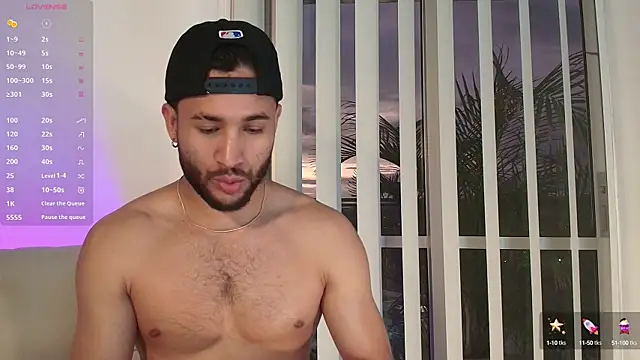 Snapshot of Valentinoford chatting on February 12, 2025, 11:30 pm Valentinoford online show from February 12, 2025, 11:30 pm