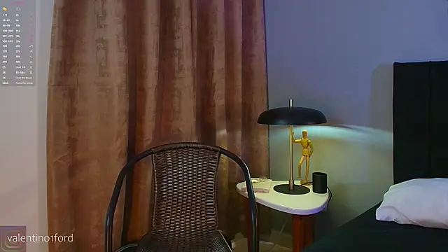 Snapshot of Valentinoford chatting on October 6, 2025, 7:33 pm Valentinoford online show from October 6, 2025, 7:33 pm