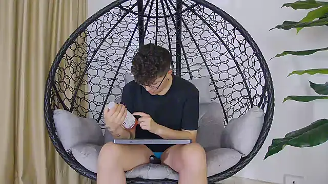 alex noa online show from November 19, 2025, 7:25 pm