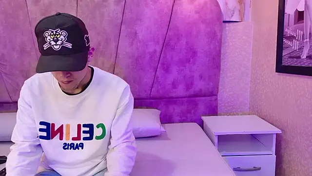 kendalltaylorr online show from October 23, 2025, 12:15 pm