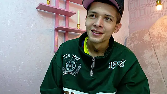 kendalltaylorr online show from December 4, 2025, 12:36 pm