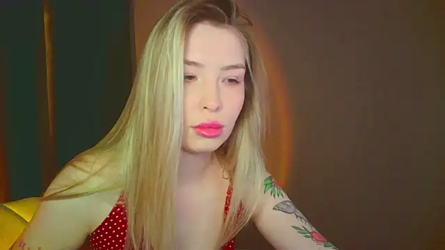 Snapshot of mia_raspberrie chatting on December 3, 2024, 2:36 am mia raspberrie online show from December 3, 2024, 2:36 am