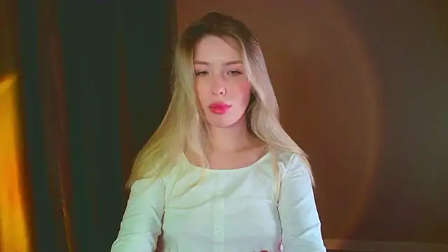 Snapshot of mia_raspberrie chatting on December 14, 2024, 8:40 pm mia raspberrie online show from December 14, 2024, 8:40 pm