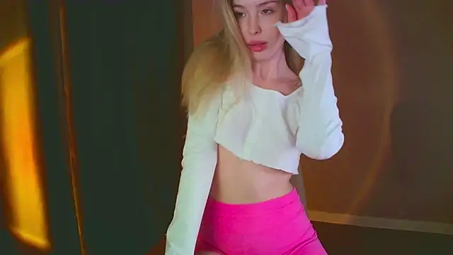 Snapshot of mia_raspberrie chatting on December 14, 2024, 11:45 pm mia raspberrie online show from December 14, 2024, 11:45 pm