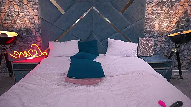 ArianaDarkk online show from October 19, 2025, 7:47 pm