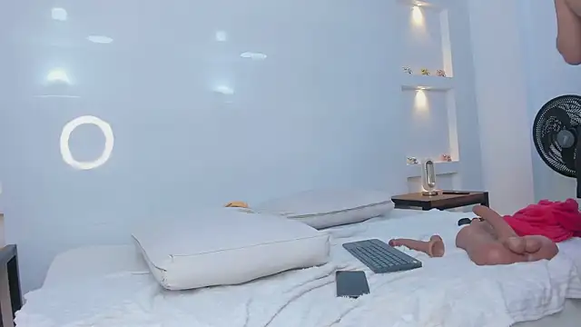 Dalia-Prada online show from April 11, 2026, 7:45 am