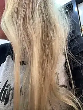 Teya moon  online show from March 17, 2026, 11:57 am