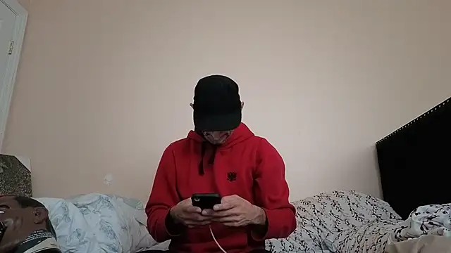 hailzeffn online show from October 31, 2025, 1:23 pm