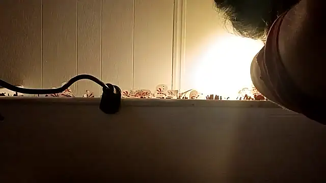 whitetrashdirtyslut online show from December 5, 2025, 8:27 pm