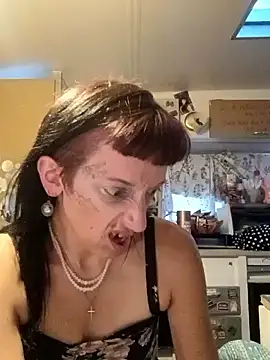 whitetrashdirtyslut online show from April 8, 2026, 2:50 pm