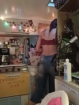 whitetrashdirtyslut online show from May 19, 2026, 1:39 pm