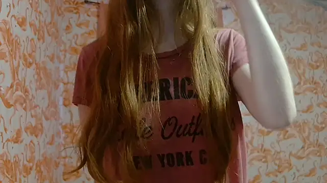 strawberrysmoothie online show from February 6, 2026, 9:07 pm