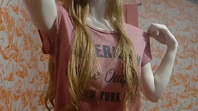 strawberrysmoothie online show from April 4, 2026, 1:59 am