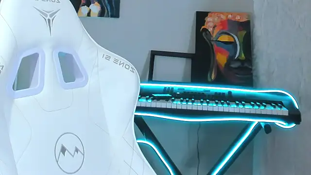 Snapshot of 4ever_dude chatting on February 20, 2025, 3:56 am 4ever dude online show from February 20, 2025, 3:56 am