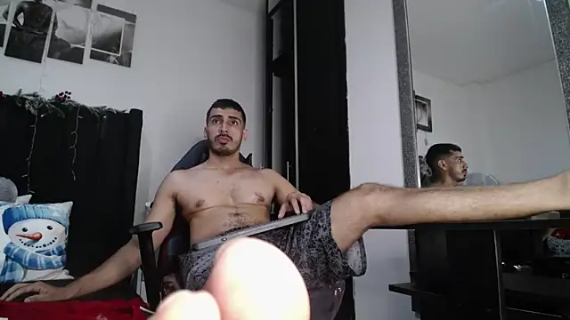 Snapshot of muscle_ares chatting on December 12, 2024, 3:48 pm muscle ares online show from December 12, 2024, 3:48 pm