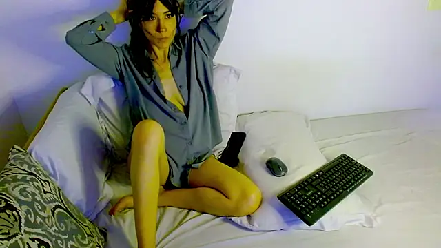 Snapshot of samanta_r_ chatting on June 5, 2026, 5:18 pm samanta r online show from June 5, 2026, 5:18 pm
