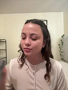 Megan Rodrigo online show from March 19, 2026, 2:10 pm