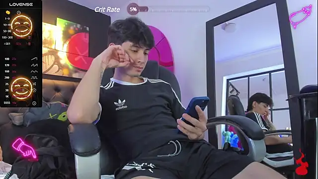 Snapshot of Santi_delacruz chatting on December 3, 2024, 8:39 pm Santi delacruz online show from December 3, 2024, 8:39 pm