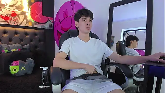 Snapshot of Santi_delacruz chatting on December 4, 2024, 1:42 pm Santi delacruz online show from December 4, 2024, 1:42 pm