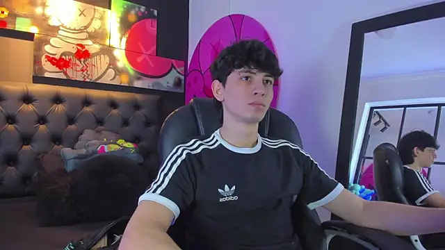 Snapshot of Santi_delacruz chatting on January 8, 2025, 4:11 pm Santi delacruz online show from January 8, 2025, 4:11 pm