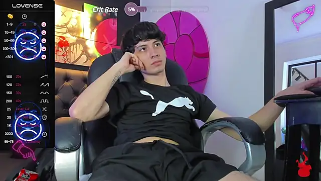 Snapshot of Santi_delacruz chatting on January 31, 2025, 9:05 pm Santi delacruz online show from January 31, 2025, 9:05 pm