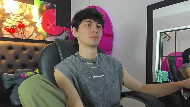 Snapshot of Santi_delacruz chatting on February 5, 2025, 3:20 pm Santi delacruz online show from February 5, 2025, 3:20 pm