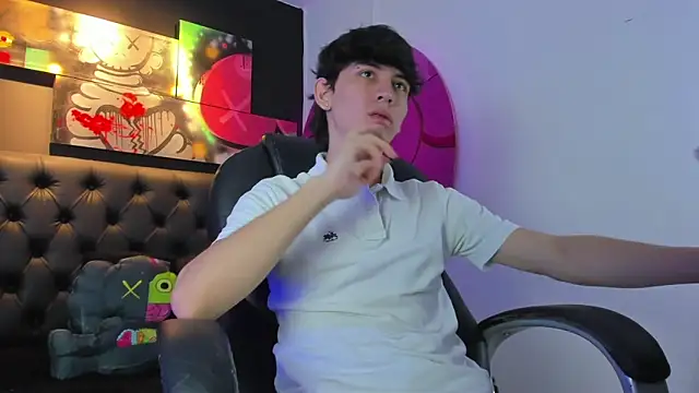 Snapshot of Santi_delacruz chatting on February 6, 2025, 1:54 pm Santi delacruz online show from February 6, 2025, 1:54 pm