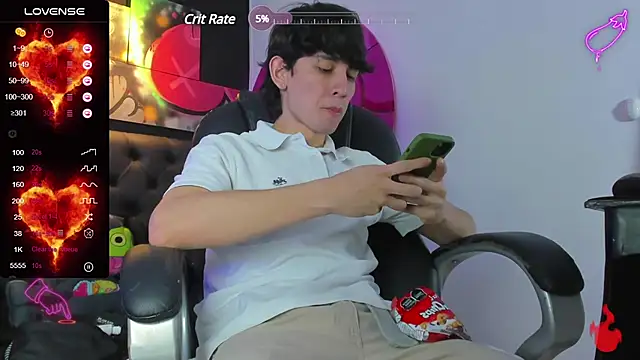 Snapshot of Santi_delacruz chatting on February 6, 2025, 5:19 pm Santi delacruz online show from February 6, 2025, 5:19 pm