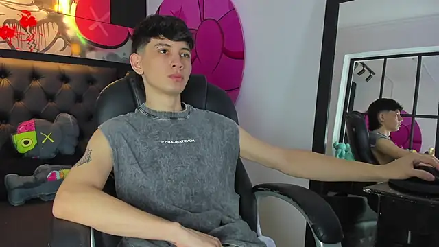 Snapshot of Santi_delacruz chatting on February 10, 2025, 4:25 pm Santi delacruz online show from February 10, 2025, 4:25 pm