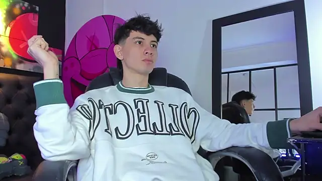 Snapshot of Santi_delacruz chatting on February 11, 2025, 2:35 pm Santi delacruz online show from February 11, 2025, 2:35 pm