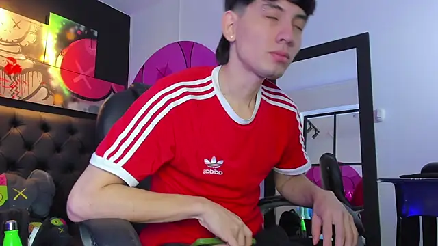 Snapshot of Santi_delacruz chatting on February 13, 2025, 3:14 pm Santi delacruz online show from February 13, 2025, 3:14 pm