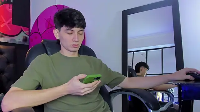 Snapshot of Santi_delacruz chatting on February 19, 2025, 2:12 pm Santi delacruz online show from February 19, 2025, 2:12 pm