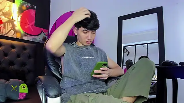 Snapshot of Santi_delacruz chatting on February 25, 2025, 2:44 pm Santi delacruz online show from February 25, 2025, 2:44 pm