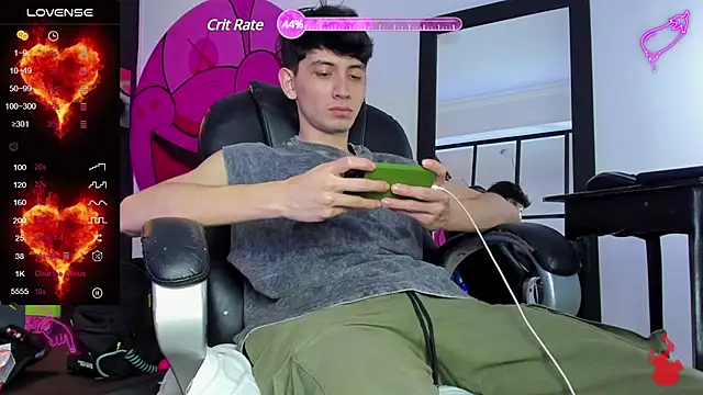 Snapshot of Santi_delacruz chatting on February 25, 2025, 8:51 pm Santi delacruz online show from February 25, 2025, 8:51 pm