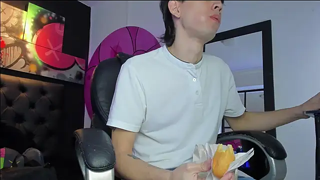 Snapshot of Santi_delacruz chatting on March 11, 2025, 3:23 pm Santi delacruz online show from March 11, 2025, 3:23 pm