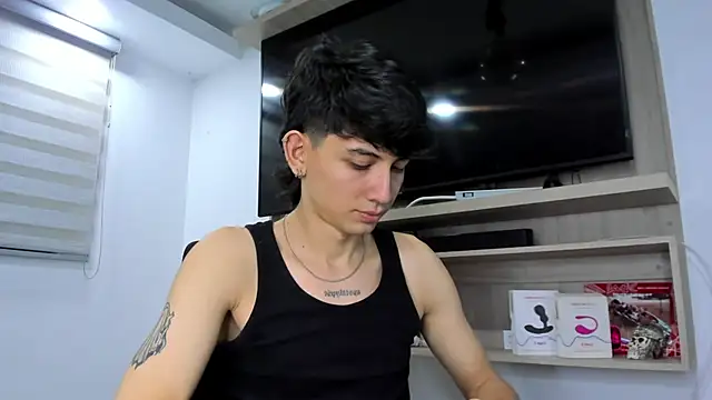 Snapshot of Santi_delacruz chatting on October 3, 2025, 5:15 am Santi delacruz online show from October 3, 2025, 5:15 am