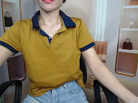 Love bug15 online show from September 15, 2025, 2:00 am