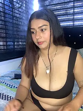 Kittyy Hott  online show from February 7, 2025, 5:40 pm