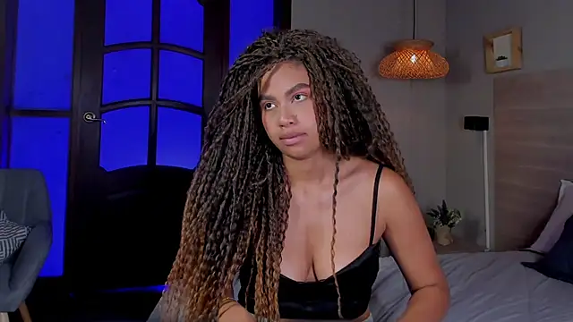 nayah   online show from November 7, 2025, 7:58 pm