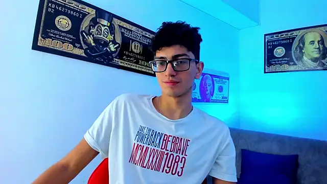 Snapshot of TylerWhite_ chatting on January 10, 2025, 7:04 am TylerWhite online show from January 10, 2025, 7:04 am