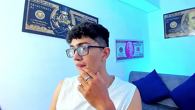 Snapshot of TylerWhite_ chatting on January 19, 2025, 3:08 am TylerWhite online show from January 19, 2025, 3:08 am