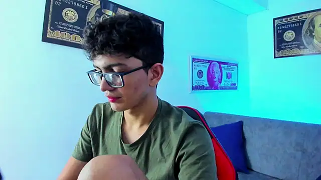 Snapshot of TylerWhite_ chatting on February 5, 2025, 2:51 am TylerWhite online show from February 5, 2025, 2:51 am