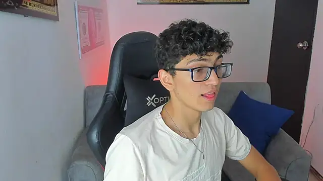 Snapshot of TylerWhite_ chatting on February 14, 2025, 2:50 am TylerWhite online show from February 14, 2025, 2:50 am