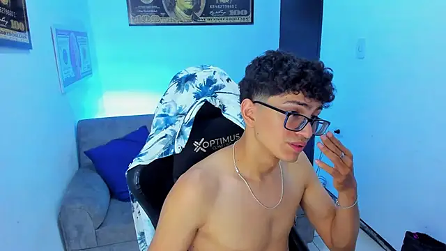 Snapshot of TylerWhite_ chatting on February 19, 2025, 6:33 am TylerWhite online show from February 19, 2025, 6:33 am