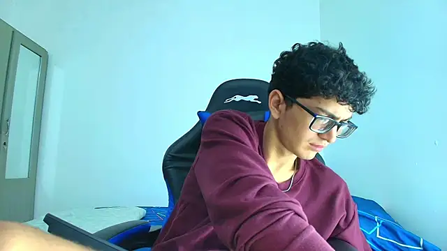 Snapshot of TylerWhite_ chatting on March 21, 2025, 3:22 am TylerWhite online show from March 21, 2025, 3:22 am