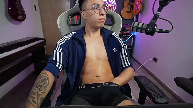 Snapshot of granxarma960 chatting on February 13, 2025, 11:47 pm granxarma960 online show from February 13, 2025, 11:47 pm